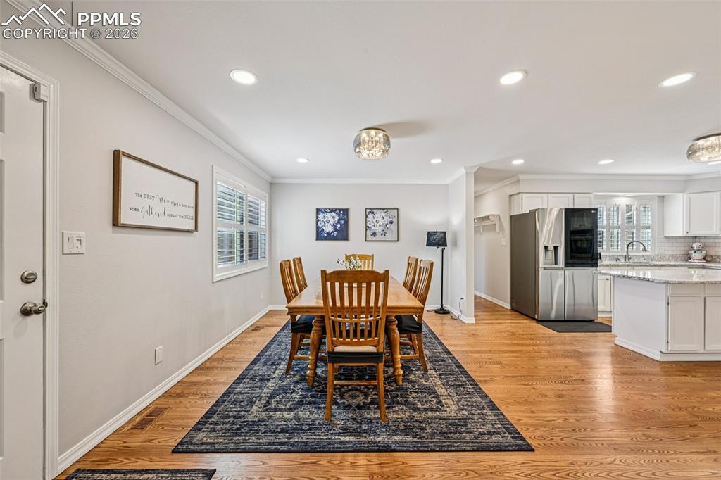 Image 16 of 41: Large welcoming Dining Area