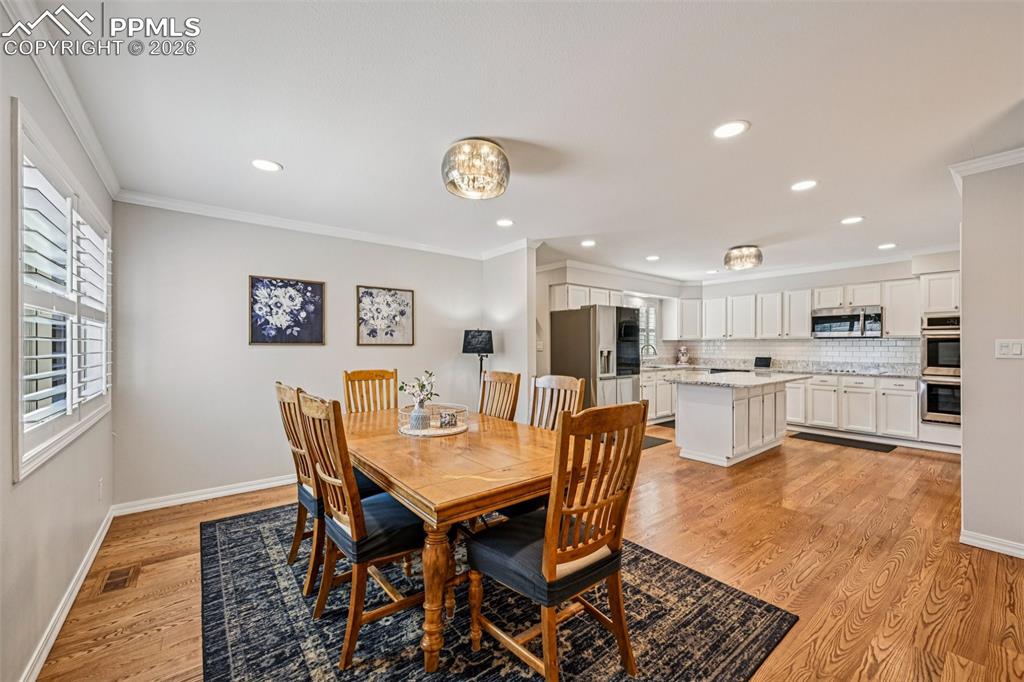 Image 17 of 41: Dining Area