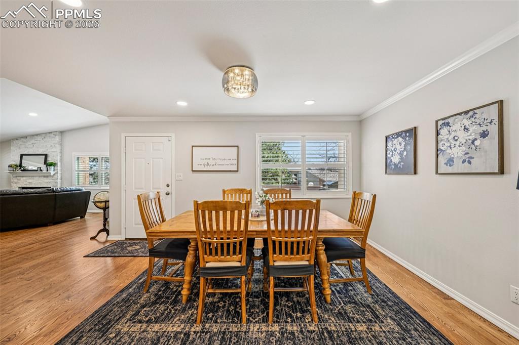 Image 18 of 41: Dining Area