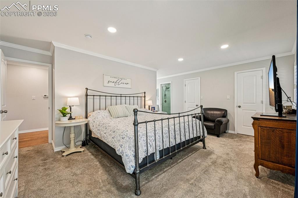 Image 20 of 41: Crown molding, ensuite bath and double walk-in closets