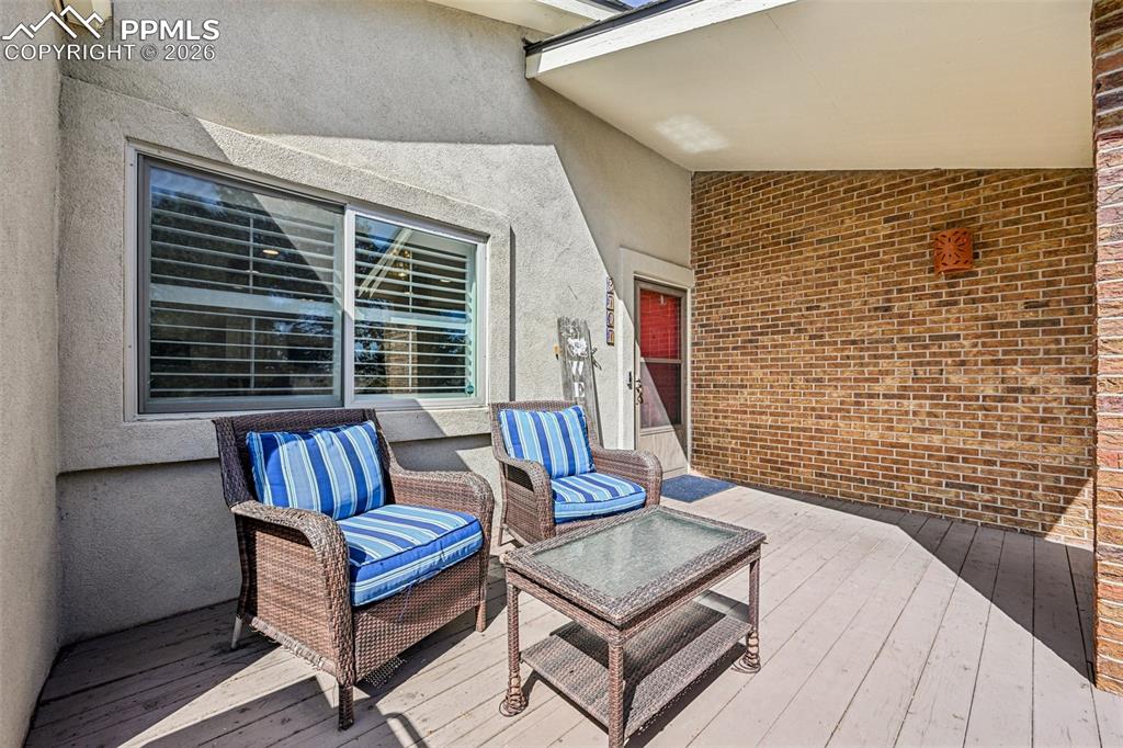 Image 36 of 41: Deck