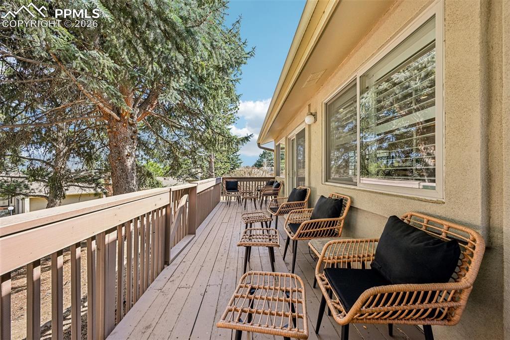 Image 38 of 41: Deck