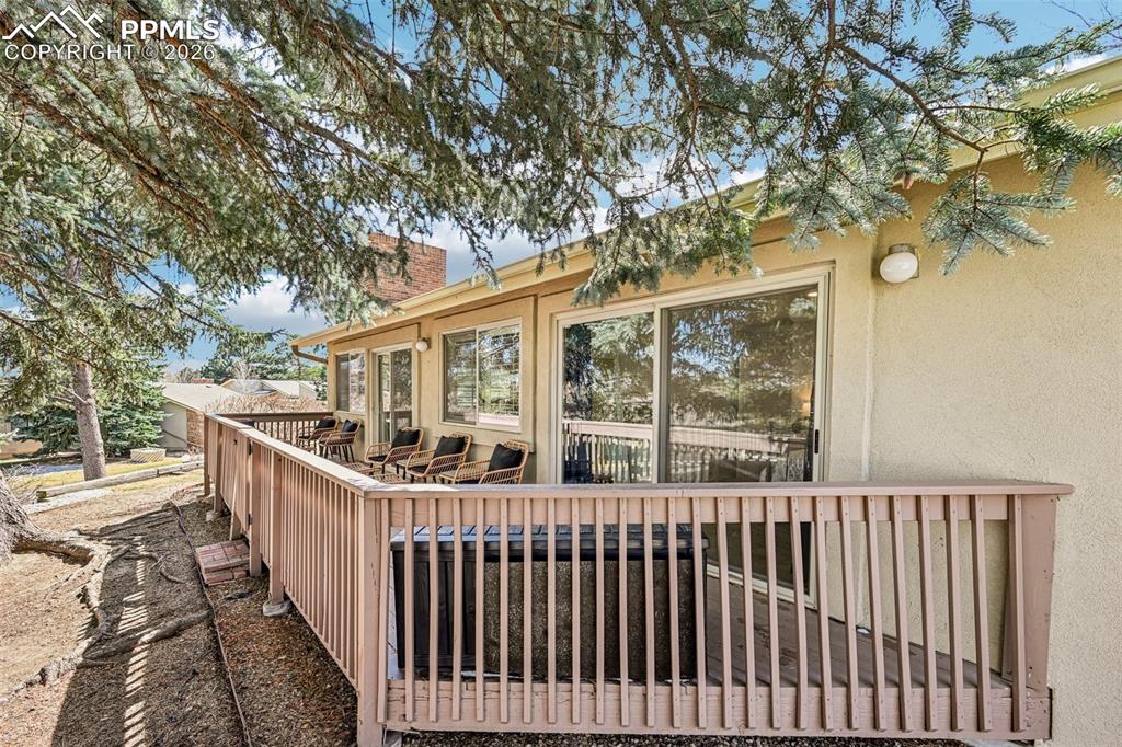 Image 39 of 41: Deck