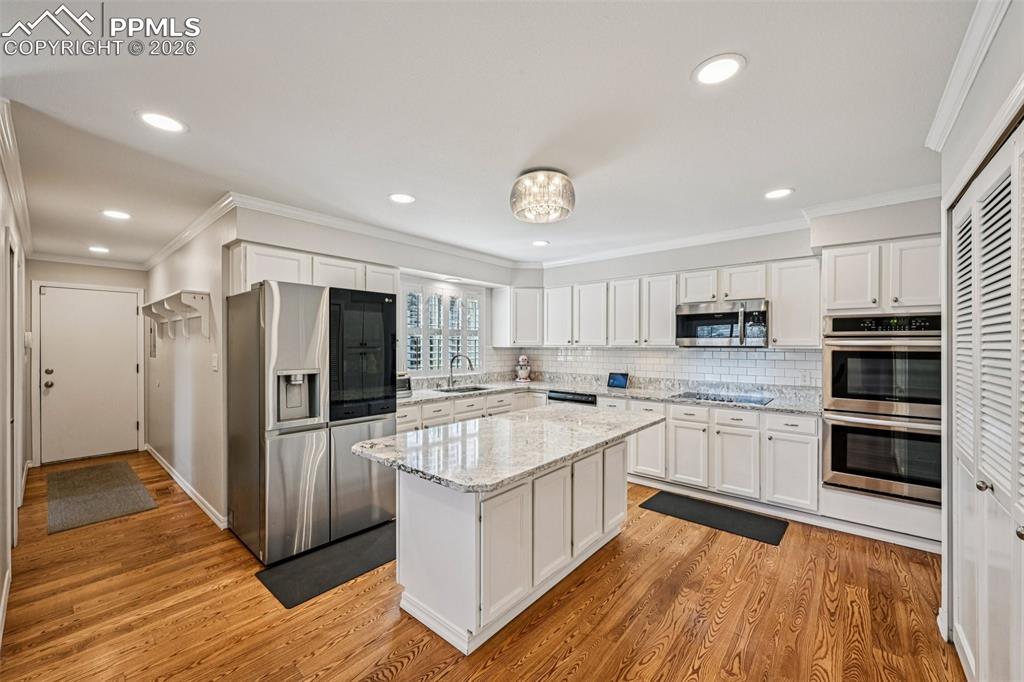 Image 4 of 41: STUNNING! 