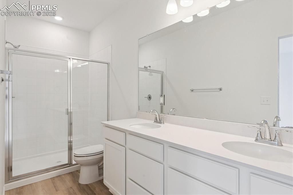 Image 18 of 22: Bathroom