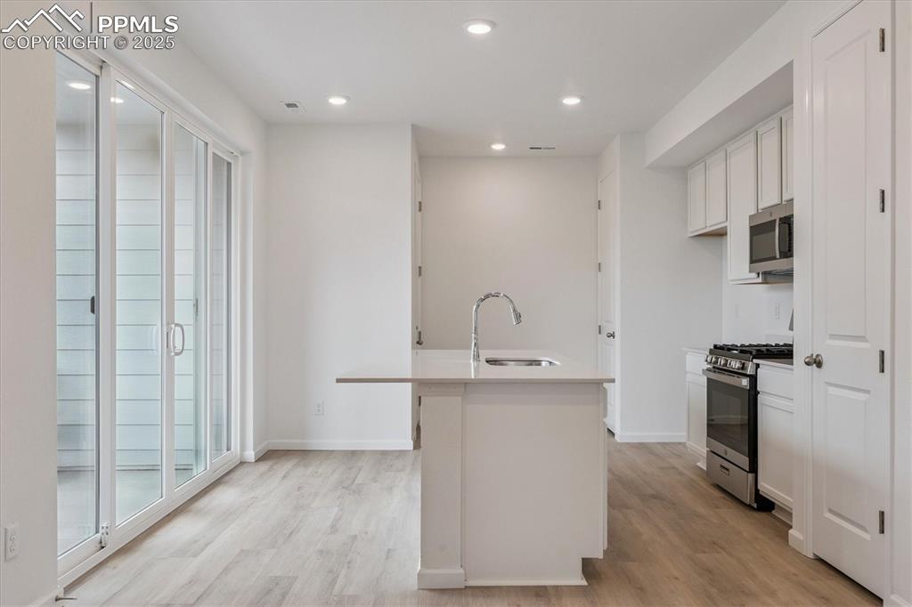 Image 6 of 22: Kitchen