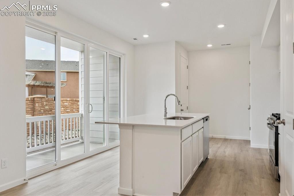 Image 7 of 22: Kitchen