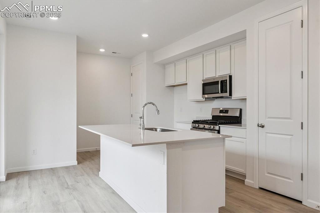 Image 9 of 22: Kitchen