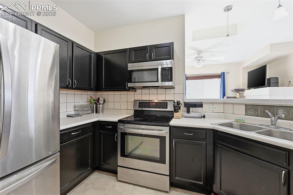 Image 8 of 21: Kitchen