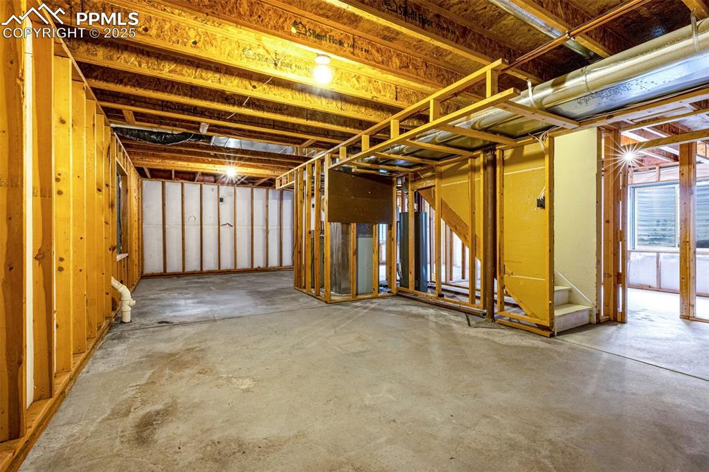 Image 27 of 40: Basement featuring gas water heater