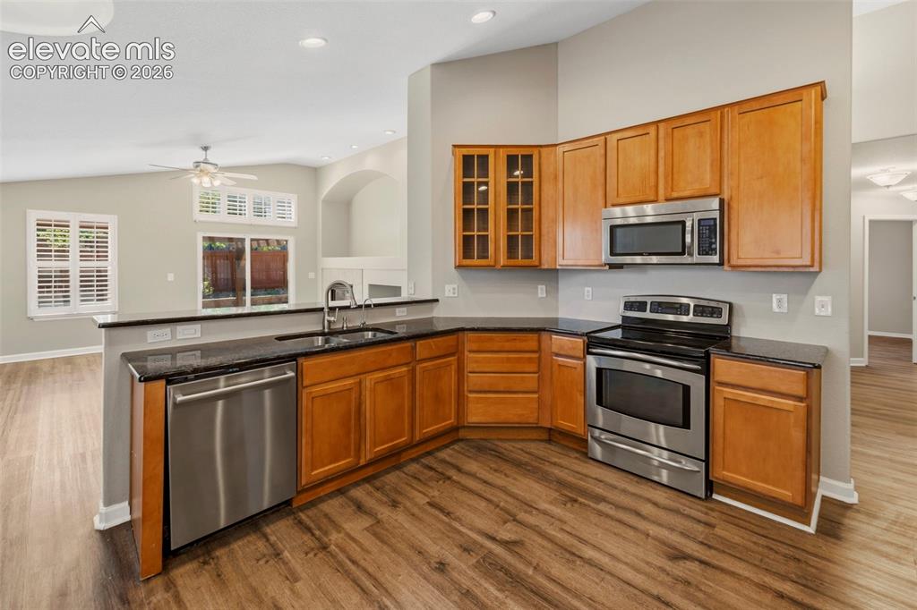 Image 11 of 50: Kitchen