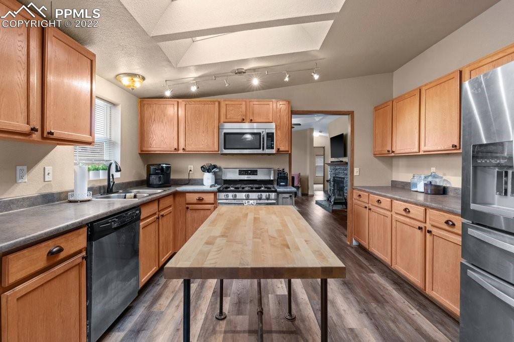 Listing 8341403, Image 10 of 31