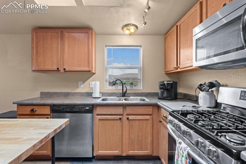 Listing 8341403, Image 12 of 31