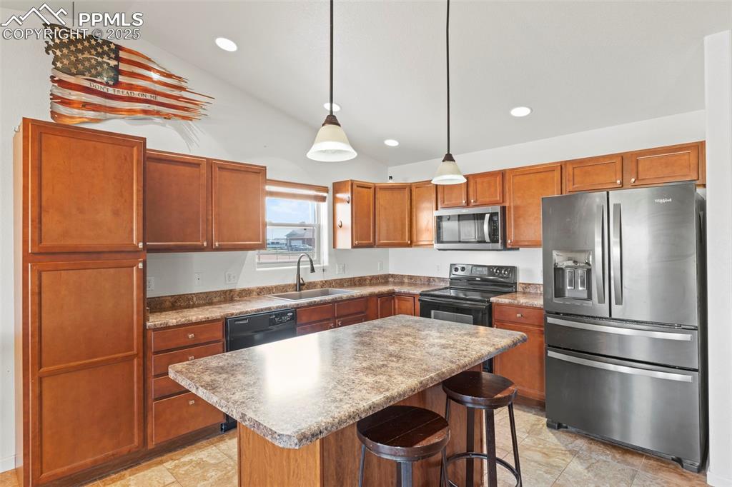 Image 11 of 46: Kitchen