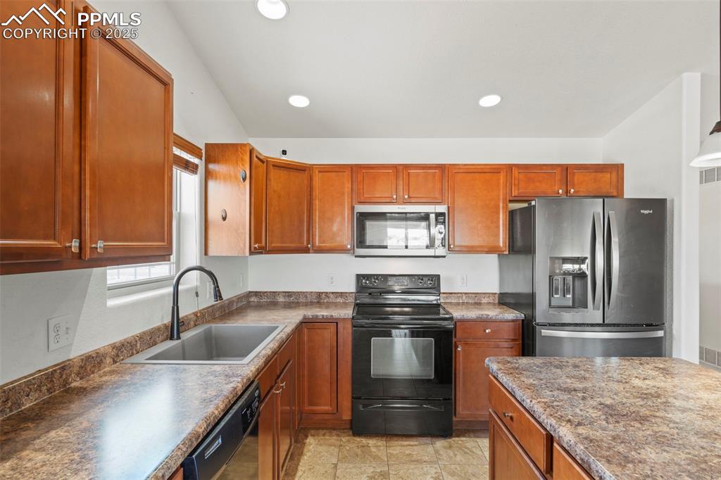Image 12 of 46: Kitchen