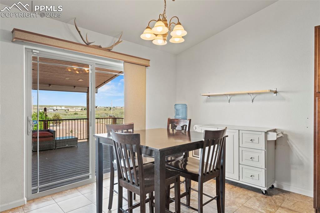 Image 15 of 46: Dining Area