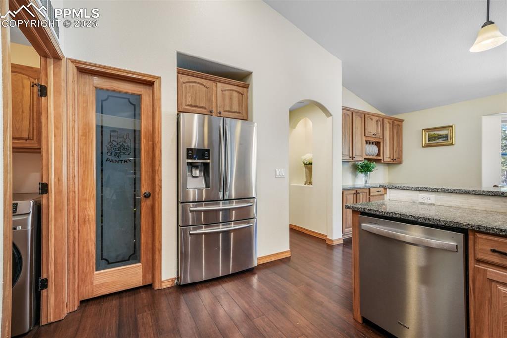 Image 15 of 50: Dining Area