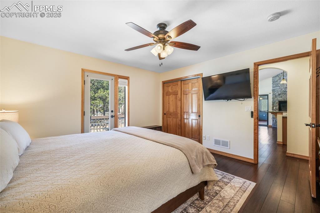 Image 22 of 50: Laundry