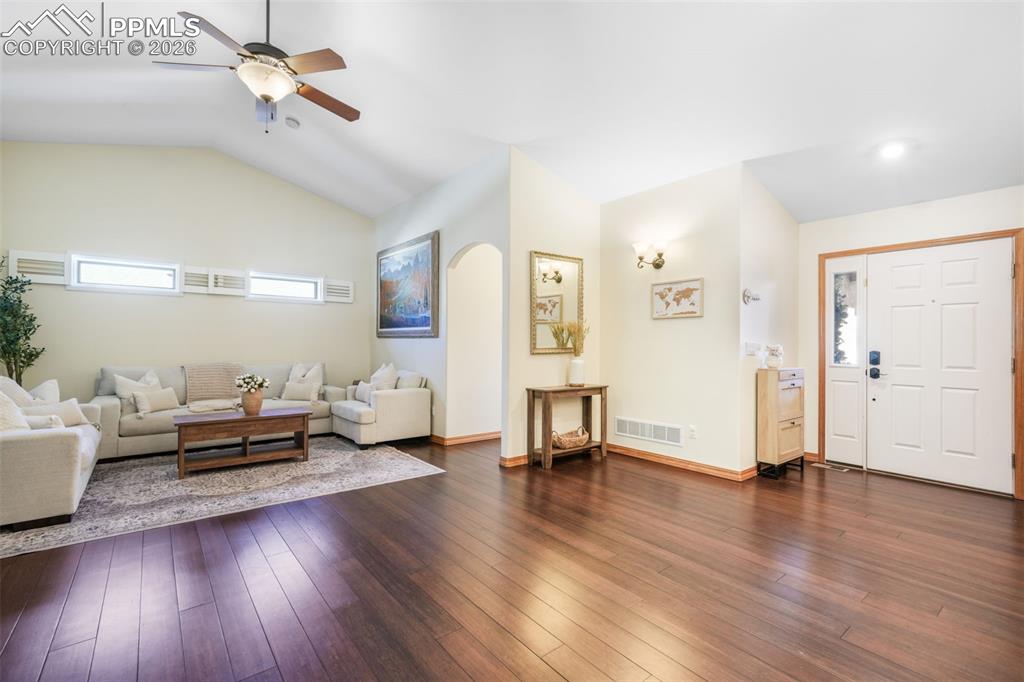 Image 3 of 50: Floor Plan