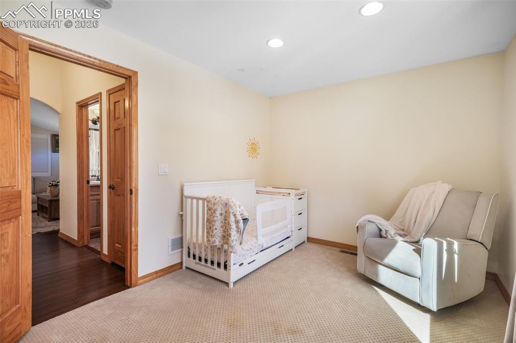 Image 30 of 50: Bathroom