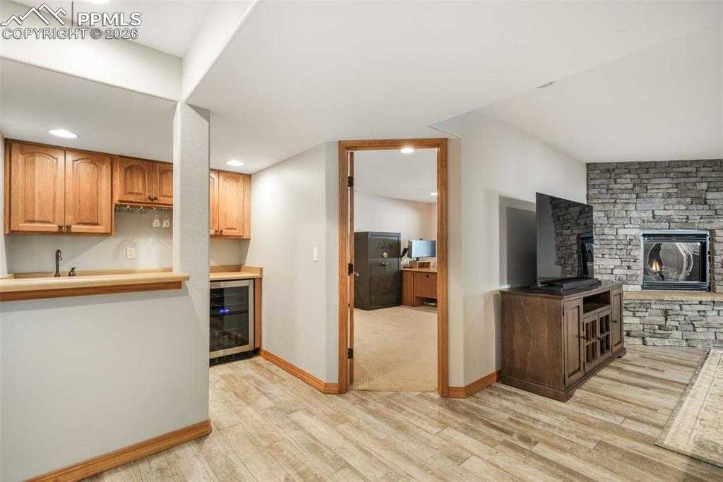 Image 32 of 50: Bedroom