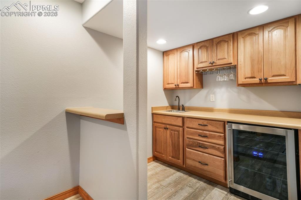 Image 33 of 50: Bedroom