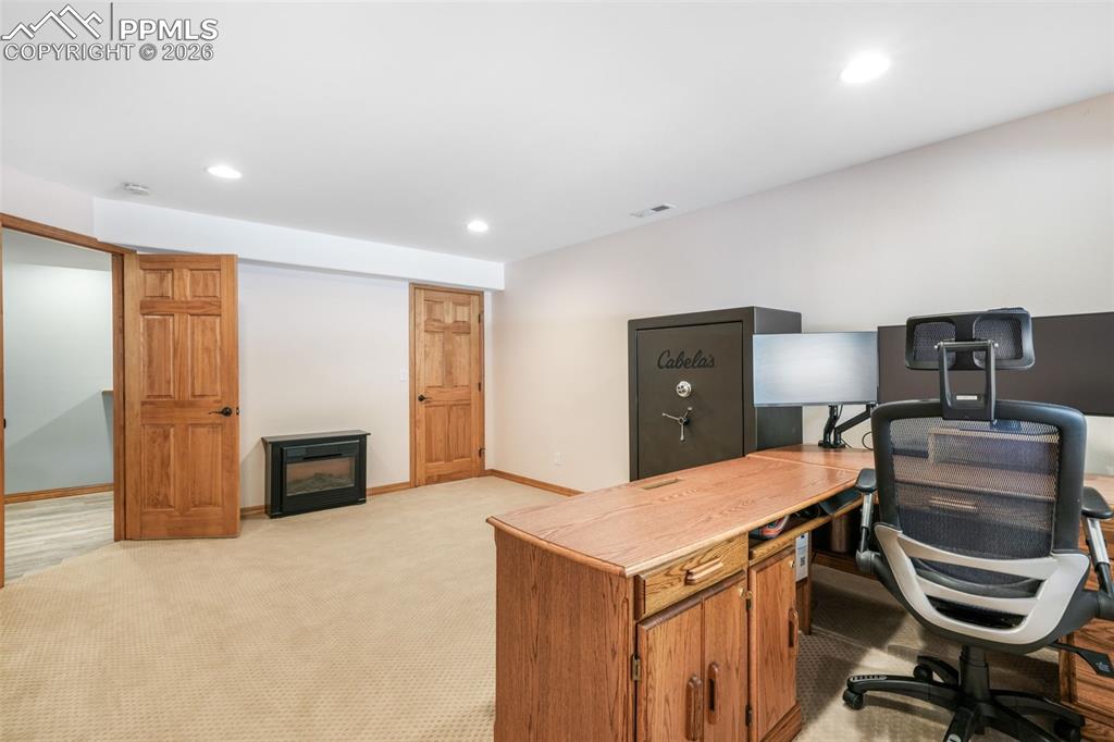 Image 34 of 50: Bathroom