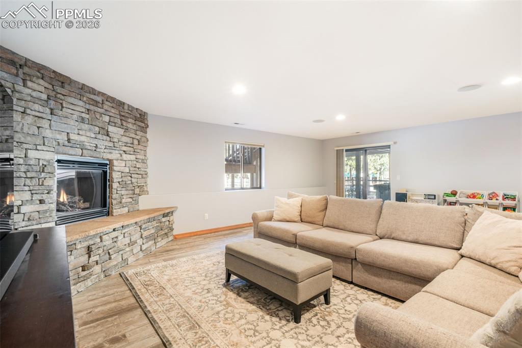 Image 37 of 50: Bedroom