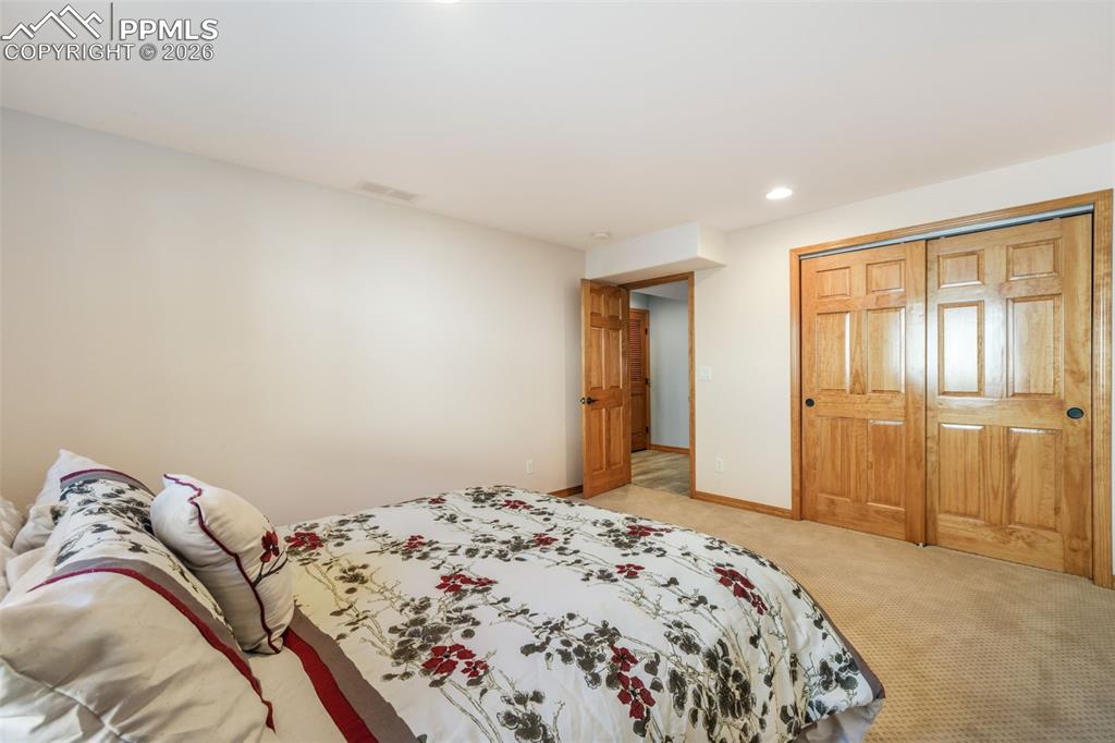 Image 41 of 50: Living Room