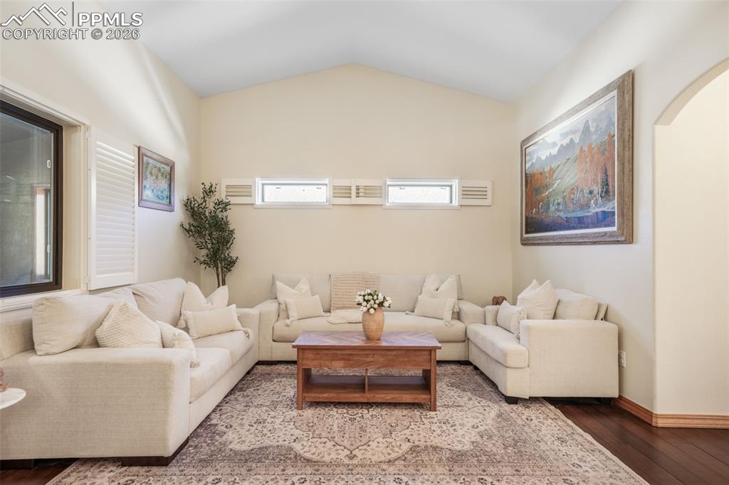 Image 5 of 50: Floor Plan