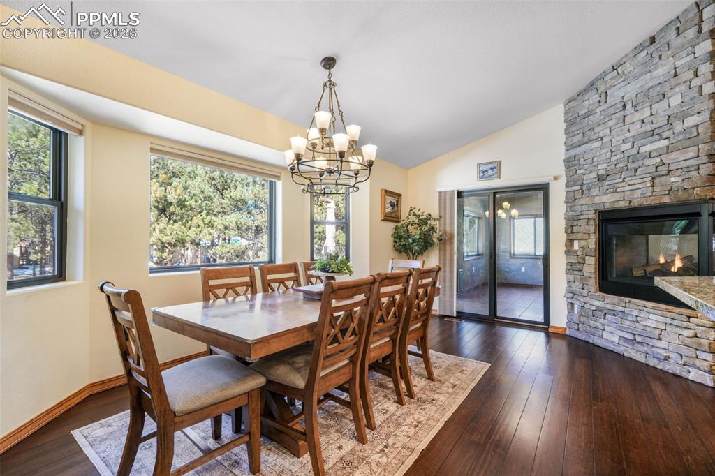 Image 9 of 50: Living Room