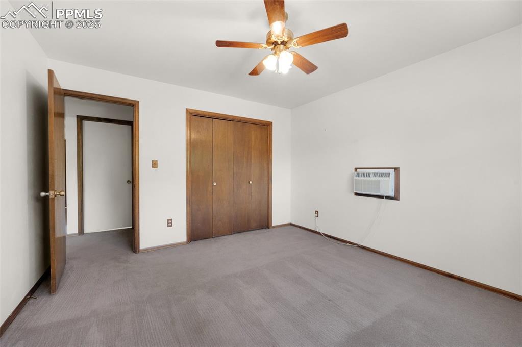 Image 37 of 47: upper level bedroom