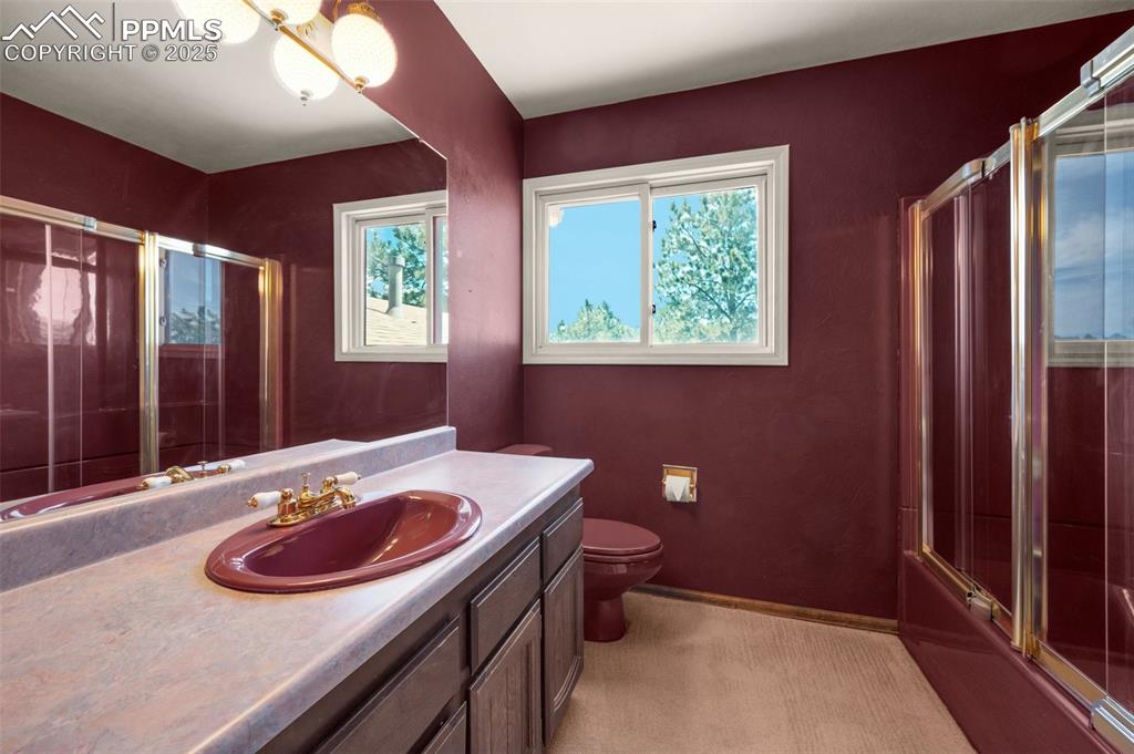 Image 38 of 47: upper level full bathroom