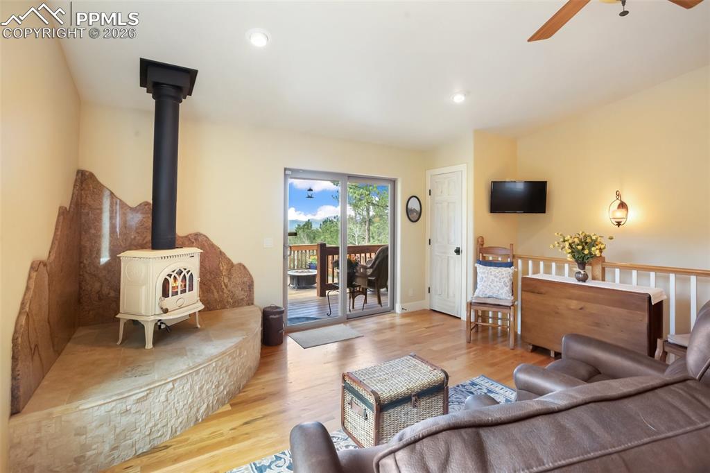 Image 10 of 50: Living Room