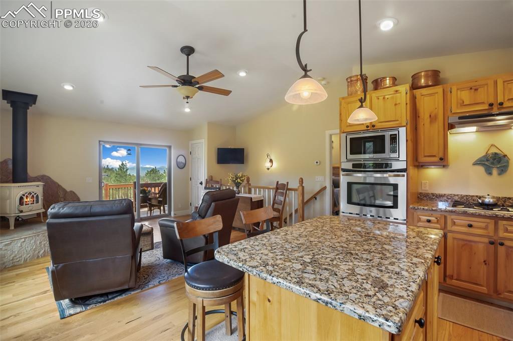 Image 15 of 50: Kitchen