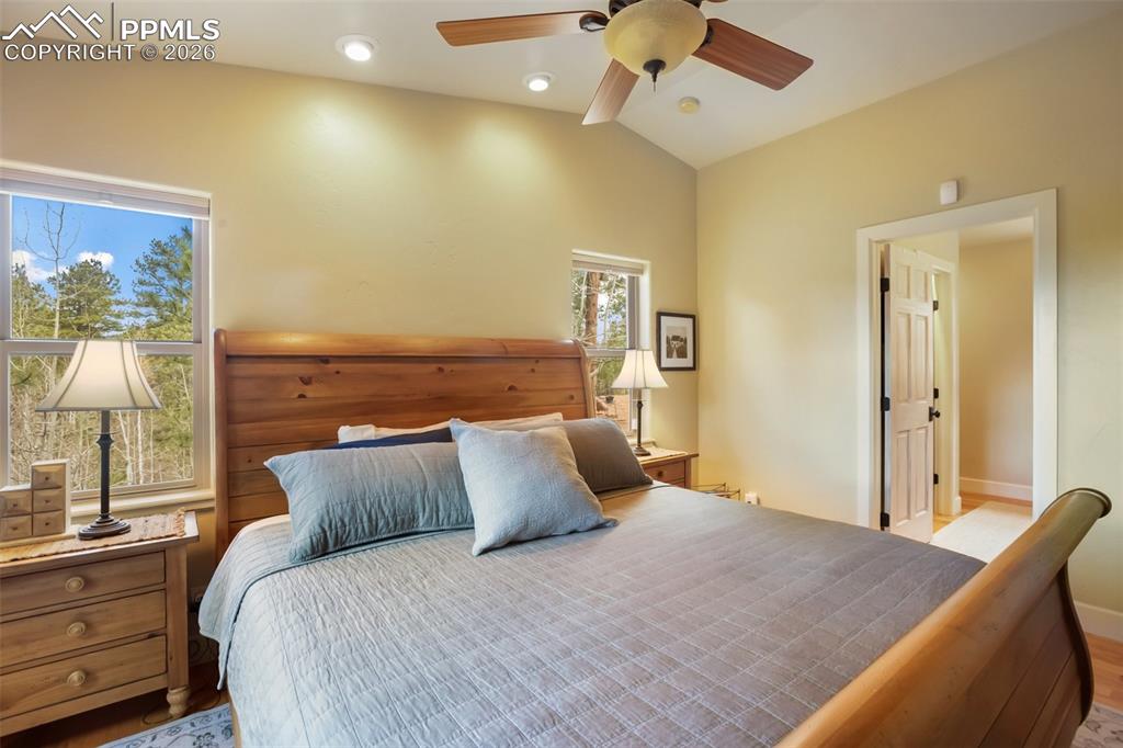 Image 18 of 50: Bedroom