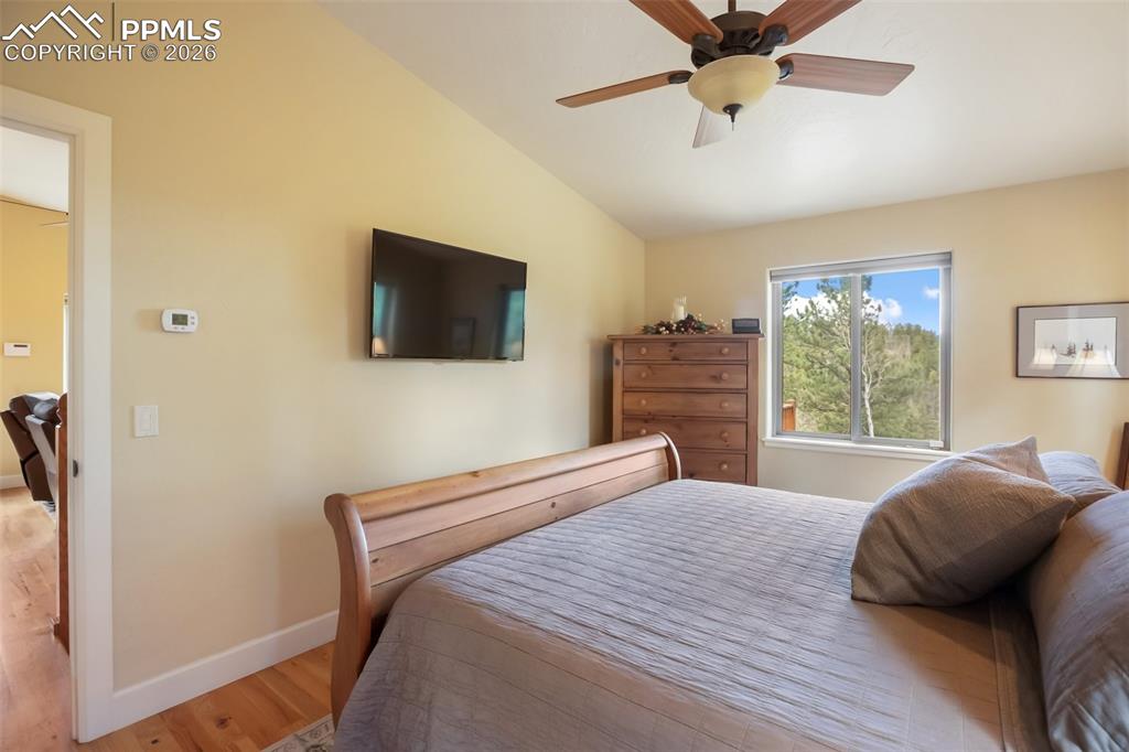 Image 20 of 50: Bedroom