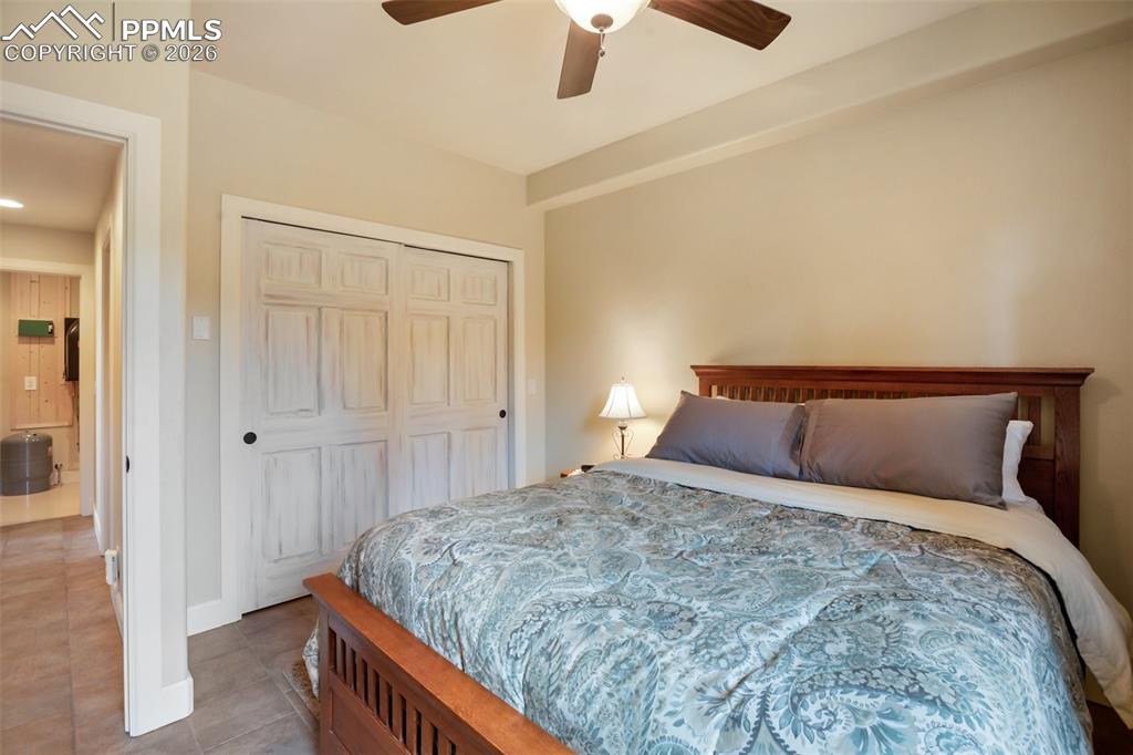 Image 27 of 50: Bedroom