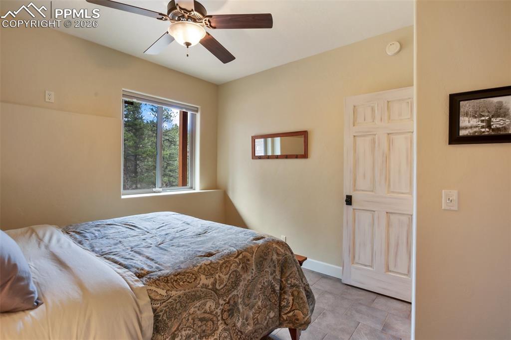 Image 28 of 50: Bedroom