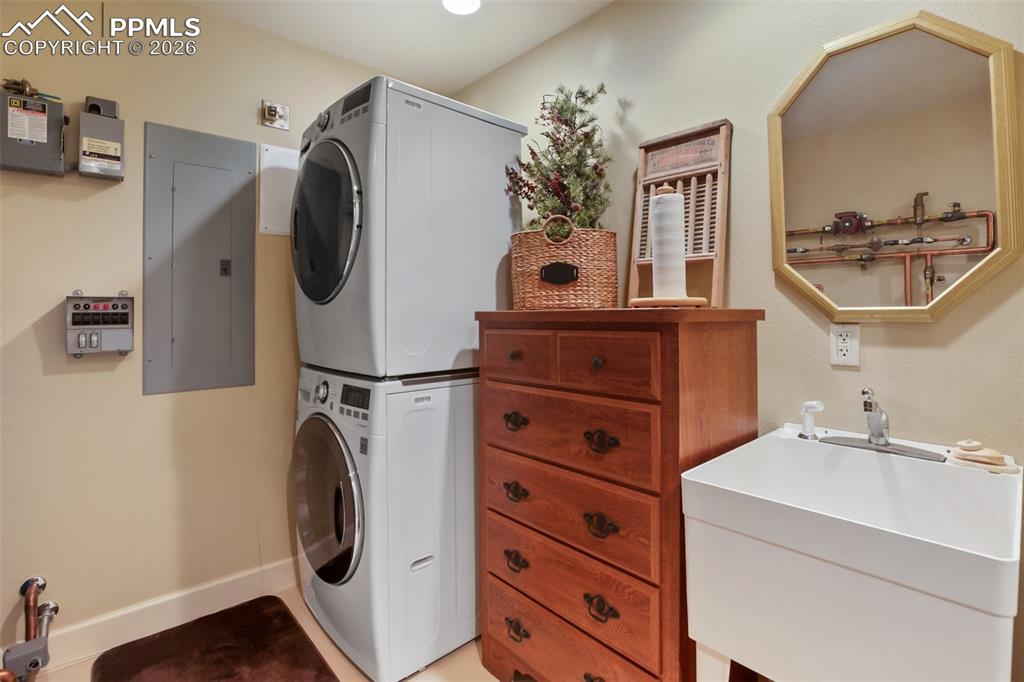 Image 31 of 50: Laundry