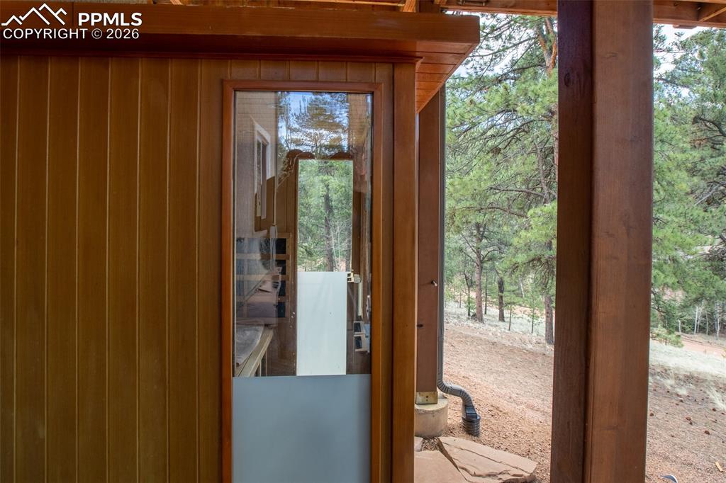 Image 34 of 50: Entry