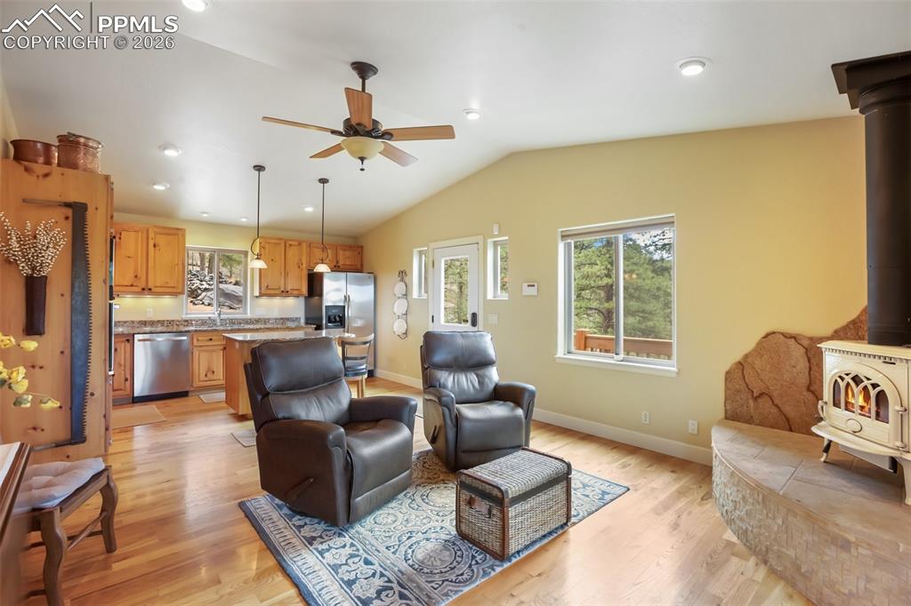 Image 8 of 50: Living Room