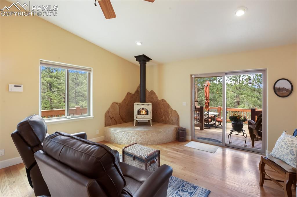 Image 9 of 50: Living Room