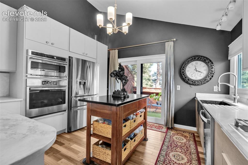 Image 11 of 41: Kitchen