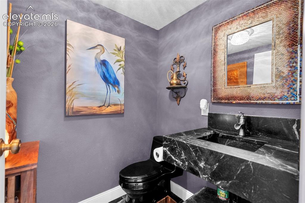 Image 19 of 41: Bathroom