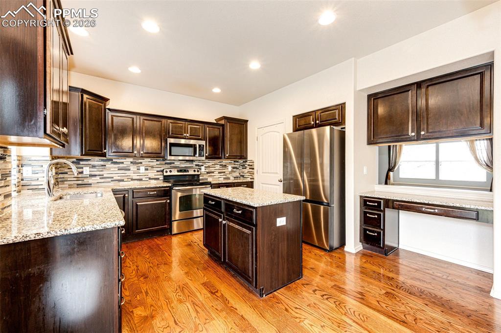 Image 10 of 39: Kitchen