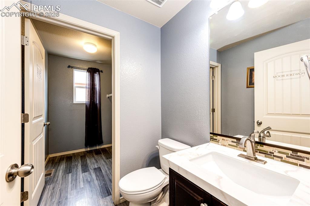 Image 15 of 39: Powder room main floor