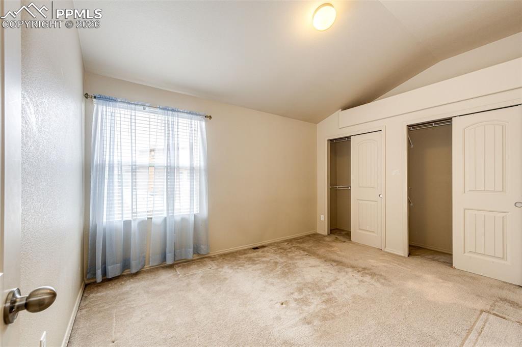 Image 24 of 39: Bed 2