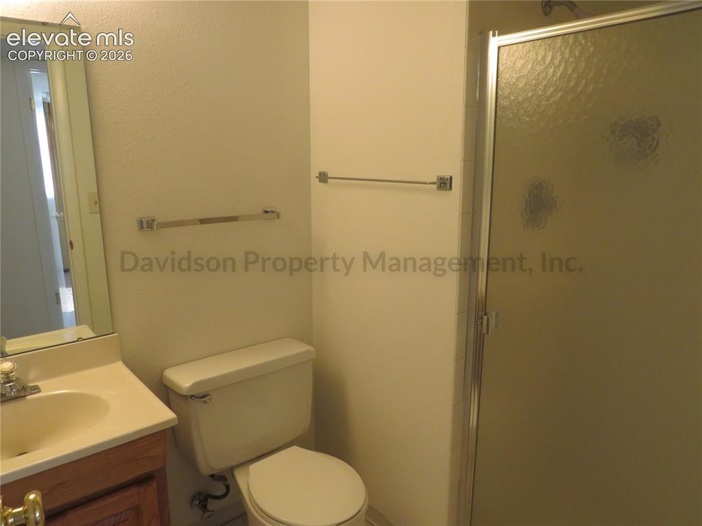 Image 15 of 16: Bathroom