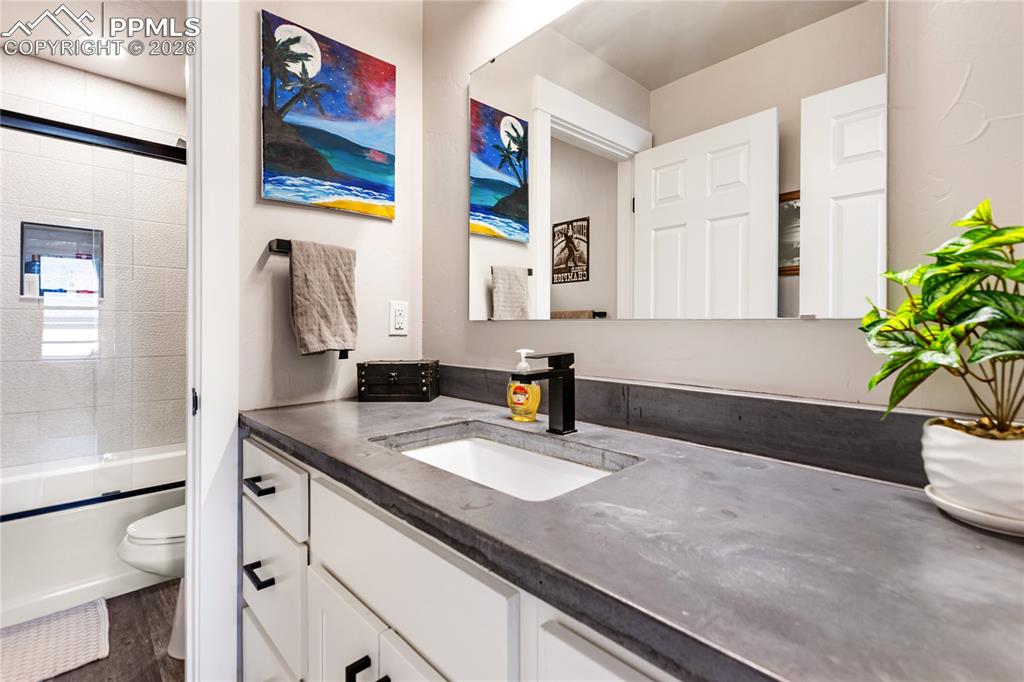 Image 12 of 38: Bathroom